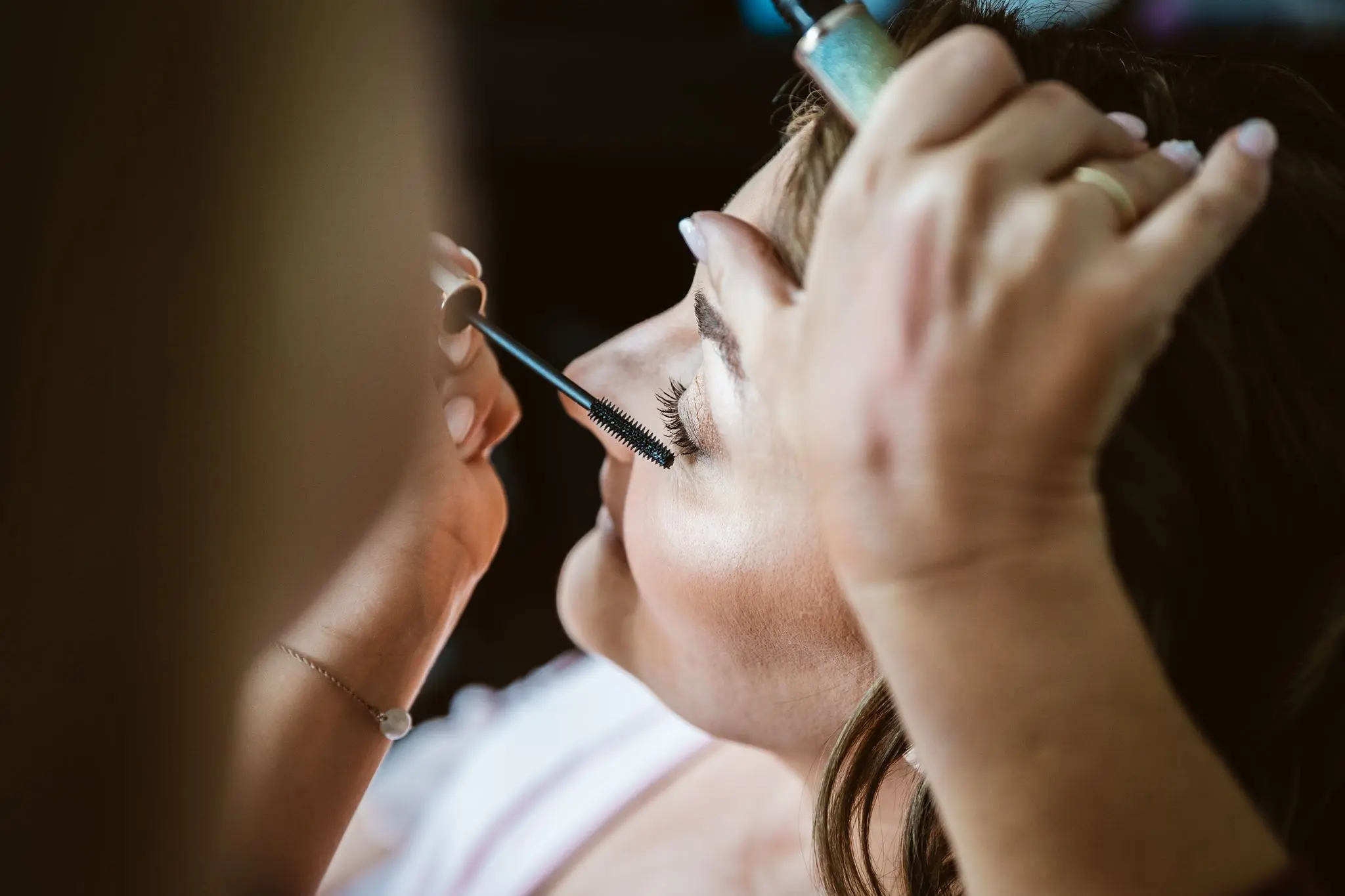 Make-up beim Getting Ready von Ariane