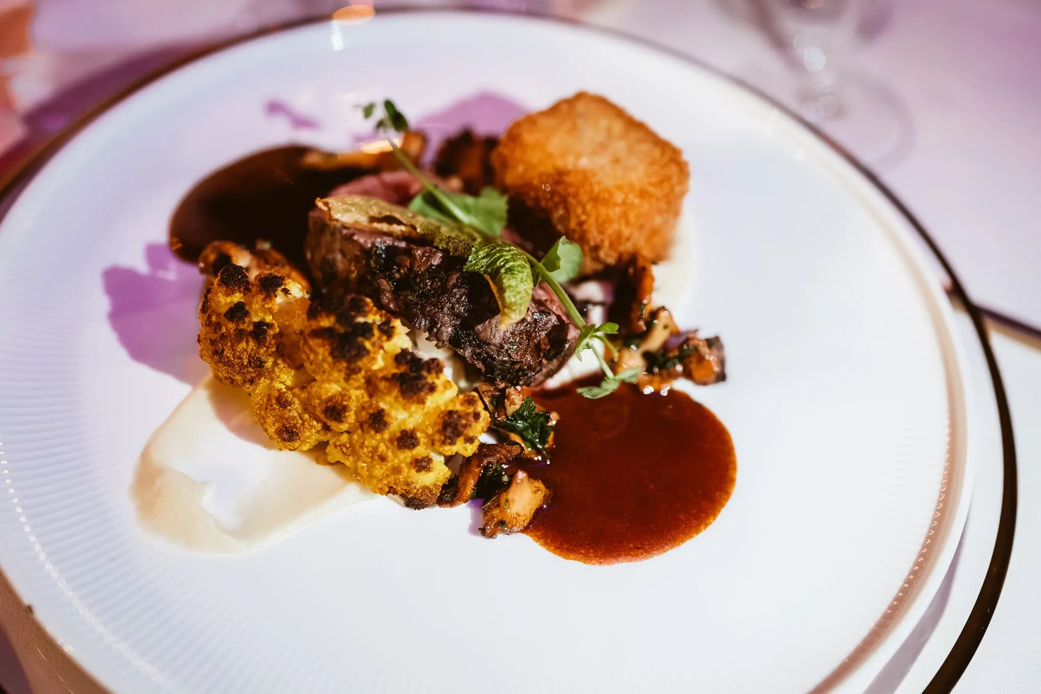 Das Dinner als Teil des langen leichten Hochzeitsabends