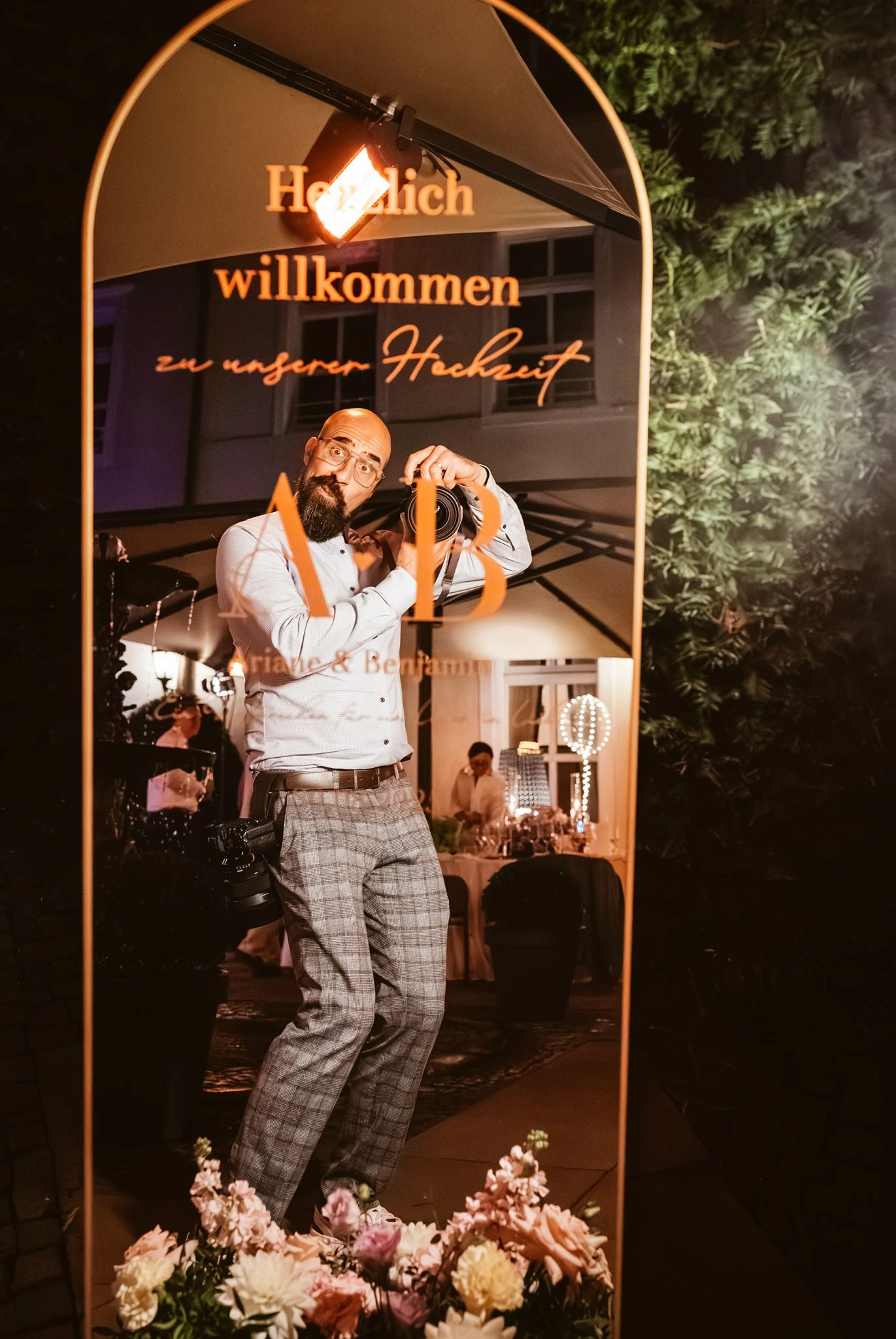 Dinner, warme Lichter, Musik und Feuerwerk am Abend in der Engelsburg