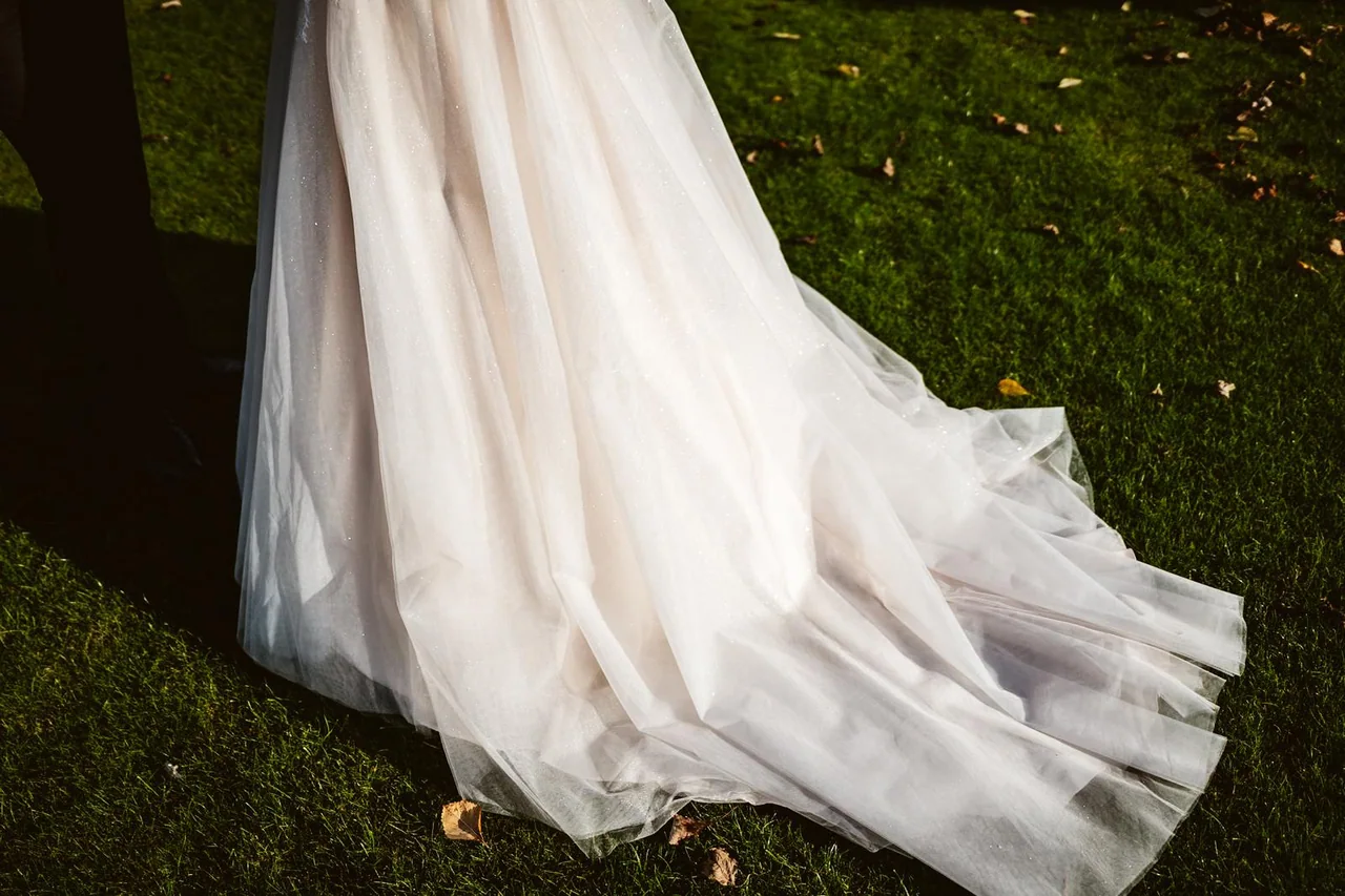Ricardas Kleid im Sonnenlicht