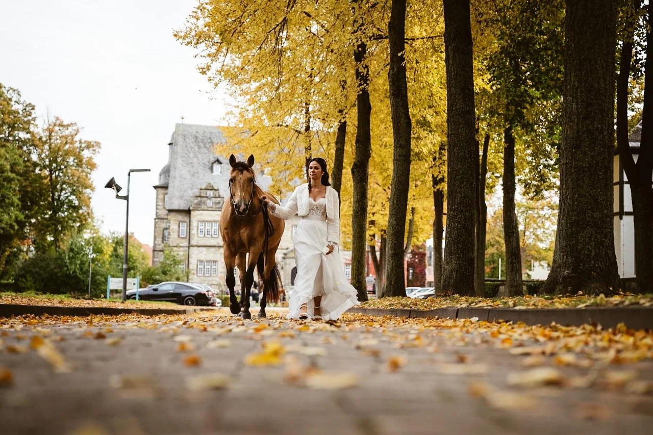 Michelle und Dominic draußen zusammen