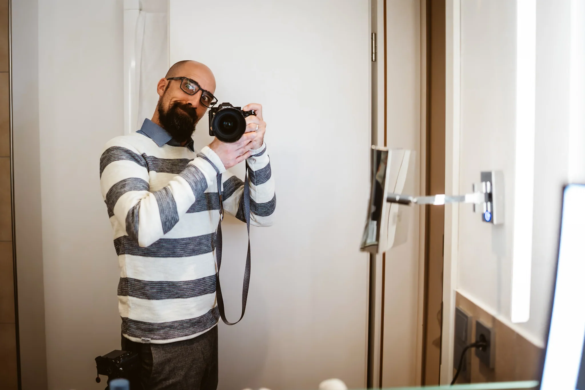 Marc mit Kamera während der Begleitung auf Langeoog