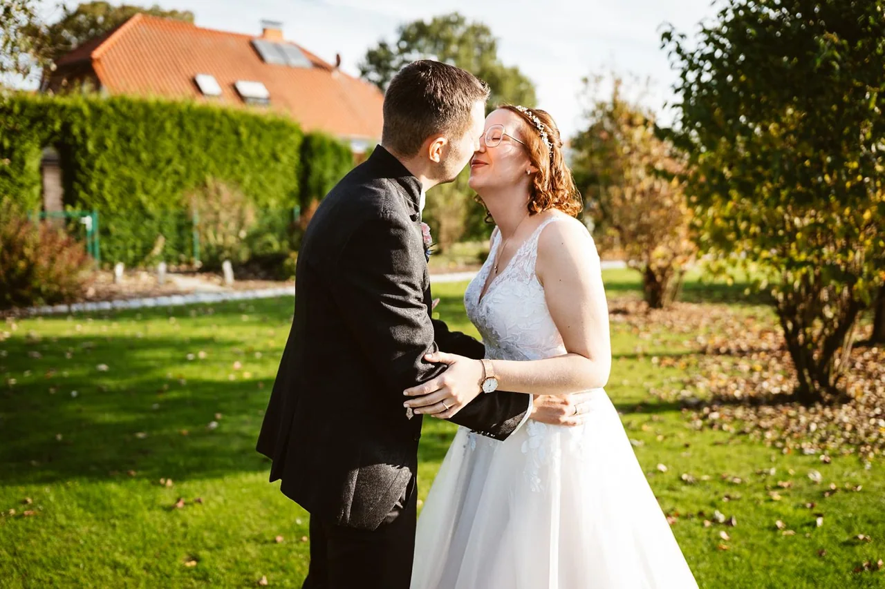 Ricarda und Alex zusammen im Garten