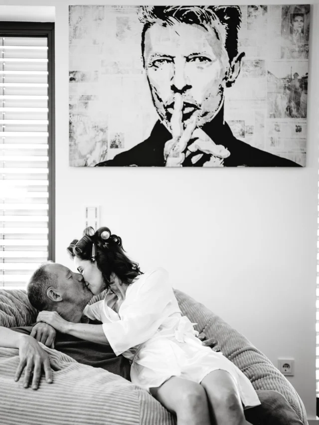 Am Freitag durfte ich Silke und Marcus an ihrem wunderbaren Hochzeitstag begleiten und habe mich so sehr gefreut mal wieder in Olpe unterwegs zu sein 😍 Am Vorabend wurde ich schon so herzlich empfangen und durfte mit einem ehemaligen Bräutigam gemütlich essen gehen, es ist so schön wenn aus Braupaaren die ich begleiten durfte mit der Zeit einfach Freunde werden🥰 Freitag nach dem Standesamt kannte ich mittlerweile so viele tolle Menschen dass ich selber zwischen dem Einfangen der Emotionen regelmäßig jemanden in die Arme schließen durfte, ach wie sehr liebe ich es wenn ich Paare begleiten darf die mich schon bei anderen Hochzeiten kennen gelernt haben 😍